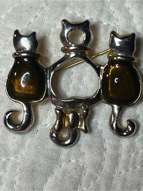 Silver Tone Cat Trio Pin Brooch - Amber Cat Bodies